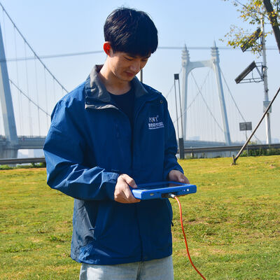 PQWT TC150 Подземный детектор воды с 150м глубиной 7 дюймов сенсорный экран и тройной частоты для геофизического исследования воды